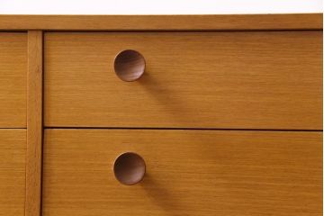 北欧家具　明るい木の色がナチュラルな雰囲気を醸し出すリビングボード(サイドボード、チェスト)