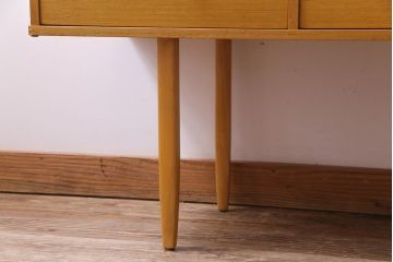 北欧家具　明るい木の色がナチュラルな雰囲気を醸し出すリビングボード(サイドボード、チェスト)