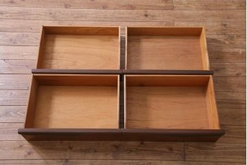 ヴィンテージ家具　北欧ビンテージ　チーク材　褐色の木肌と洗練されたデザインの両袖デスク(机、在宅ワーク、在宅用サイドボード)
