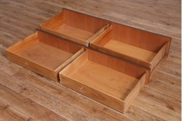 ヴィンテージ家具　北欧ビンテージ　チーク材　褐色の木肌と洗練されたデザインの両袖デスク(机、在宅ワーク、在宅用サイドボード)