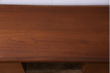 北欧ビンテージ家具　チーク材　ユニークなデザインの両袖デスク(机、在宅ワーク、在宅用サイドボード)