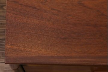 北欧ビンテージ家具　チーク材　ユニークなデザインの両袖デスク(机、在宅ワーク、在宅用サイドボード)