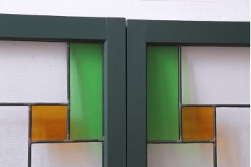 ラフジュ工房オリジナル　両面ガラス　色ガラス入りステンドグラスの戸棚(収納棚、サイドボード)(1)