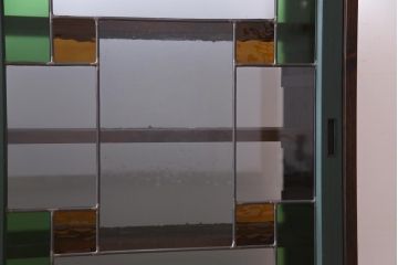 ラフジュ工房オリジナル　両面ガラス　色ガラス入りステンドグラスの戸棚(収納棚、サイドボード)(1)