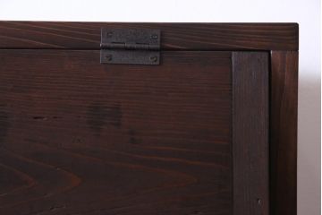 アンティーク家具　リメイク品　前面松材　古材の風合いが味わい深いパタパタ扉のキャビネット(7段タイプ)(戸棚、下駄箱、収納棚)