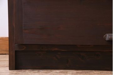 アンティーク家具　リメイク品　前面松材　古材の風合いが味わい深いパタパタ扉のキャビネット(7段タイプ)(戸棚、下駄箱、収納棚)