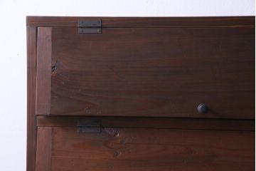 アンティーク家具　リメイク品　前面松材　古材の風合いが味わい深いパタパタ扉のキャビネット(7段タイプ)(戸棚、下駄箱、収納棚)(1)