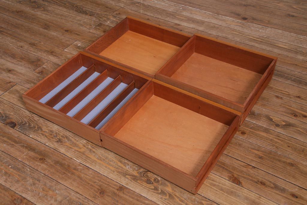 ヴィンテージ家具　北欧ビンテージ　チーク材　G-plan(ジープラン)　スタイリッシュなデザインのサイドボード(サイドキャビネット)