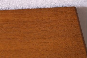 ヴィンテージ家具　北欧ビンテージ　チーク材　G-plan(ジープラン)　スタイリッシュなデザインのサイドボード(サイドキャビネット)