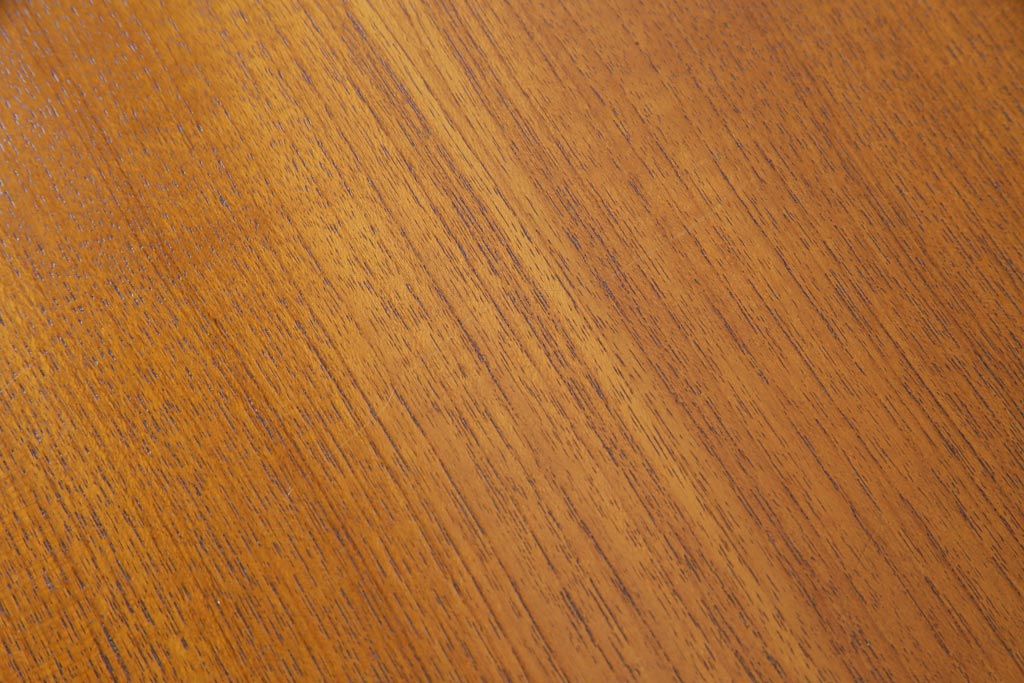 ヴィンテージ家具　北欧ビンテージ　チーク材　G-plan(ジープラン)　スタイリッシュなデザインのサイドボード(サイドキャビネット)