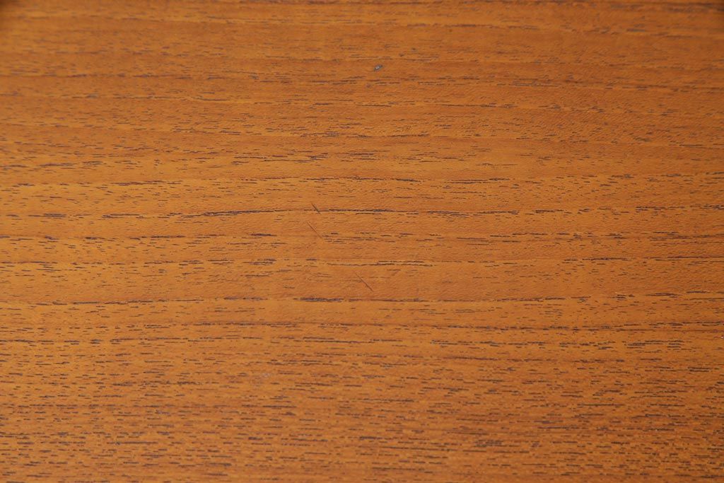 ヴィンテージ家具　北欧ビンテージ　チーク材　G-plan(ジープラン)　スタイリッシュなデザインのサイドボード(サイドキャビネット)