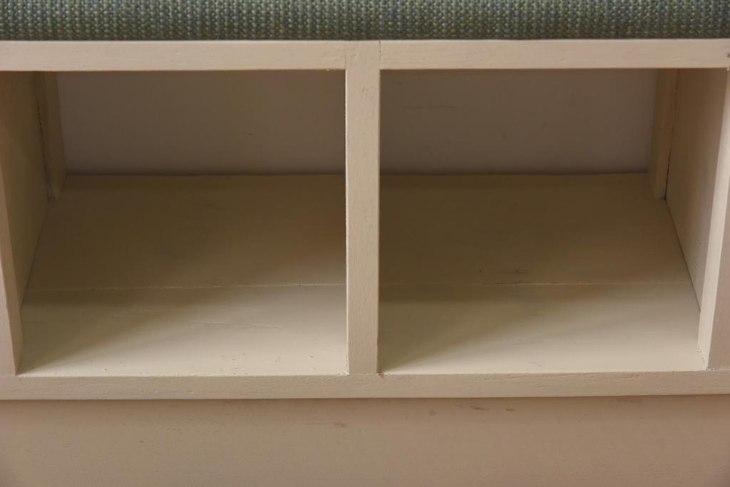 リメイク家具　ペイント　シャビーな雰囲気がお洒落な収納棚付きベンチ