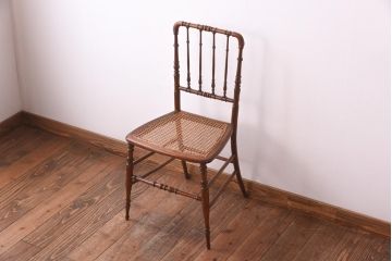 アンティーク雑貨　ジャンク品　イギリスアンティーク　細かなデザインが美しいチェア型飾り台(ディスプレイ)