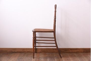アンティーク雑貨　ジャンク品　イギリスアンティーク　細かなデザインが美しいチェア型飾り台(ディスプレイ)