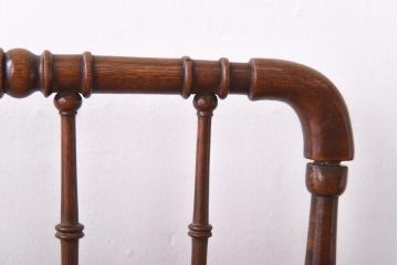 アンティーク雑貨　ジャンク品　イギリスアンティーク　細かなデザインが美しいチェア型飾り台(ディスプレイ)