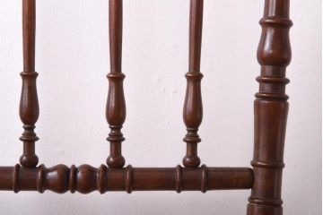 アンティーク雑貨　ジャンク品　イギリスアンティーク　細かなデザインが美しいチェア型飾り台(ディスプレイ)