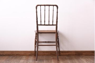アンティーク雑貨　ジャンク品　イギリスアンティーク　細かなデザインが美しいチェア型飾り台(ディスプレイ)