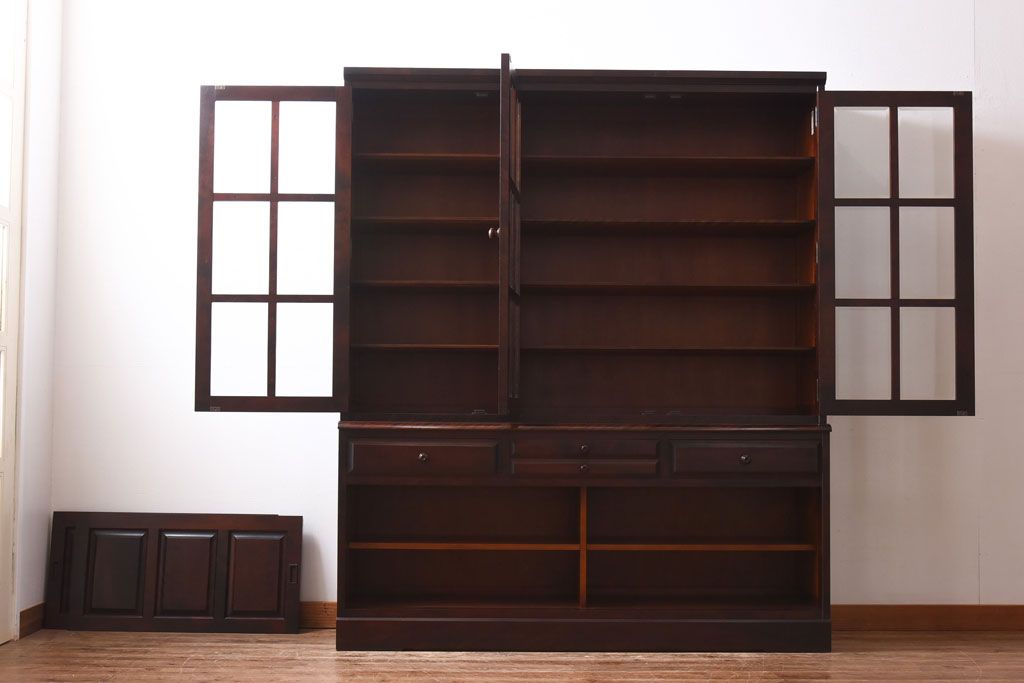 中古　北海道民芸家具　OM168特注品　カバ材の木目が美しい収納棚(食器棚、カップボード)(定価約90万円〜)
