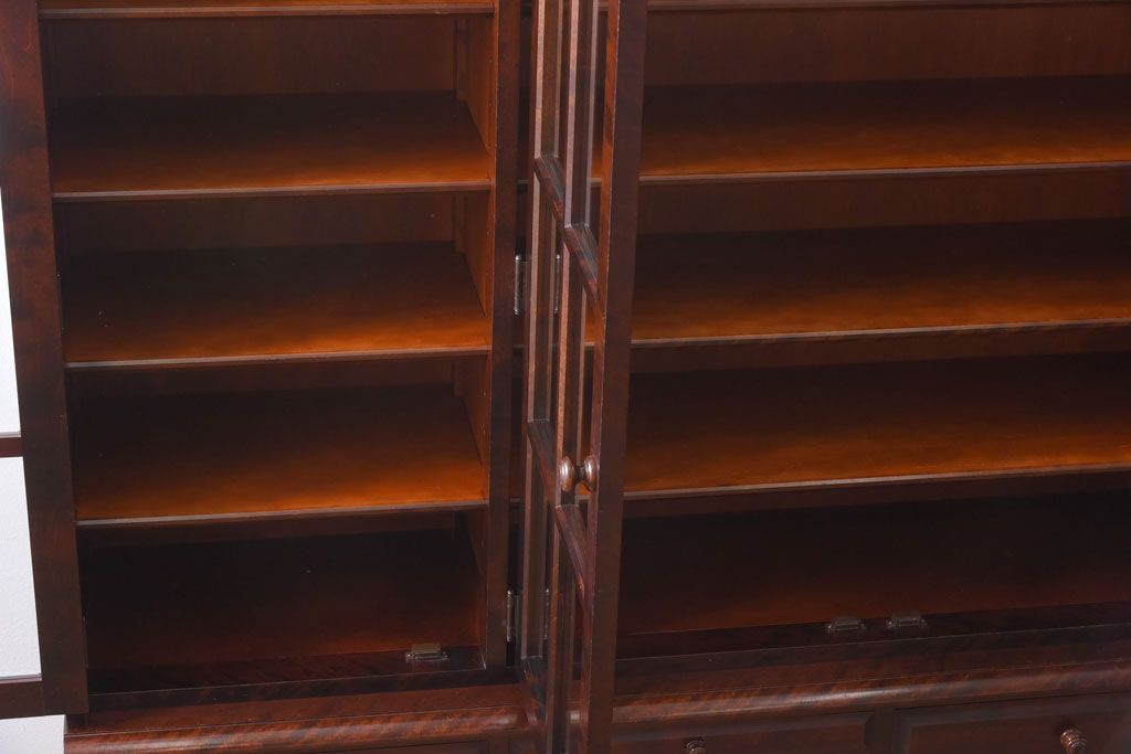 中古　北海道民芸家具　OM168特注品　カバ材の木目が美しい収納棚(食器棚、カップボード)(定価約90万円〜)