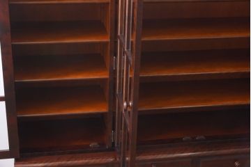 中古　北海道民芸家具　OM168特注品　カバ材の木目が美しい収納棚(食器棚、カップボード)(定価約90万円〜)