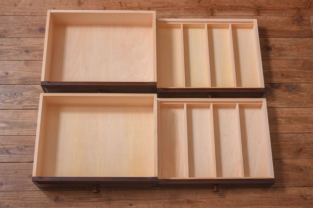 中古　北海道民芸家具　OM168特注品　カバ材の木目が美しい収納棚(食器棚、カップボード)(定価約90万円〜)