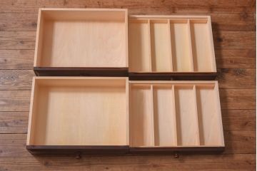 中古　北海道民芸家具　OM168特注品　カバ材の木目が美しい収納棚(食器棚、カップボード)(定価約90万円〜)