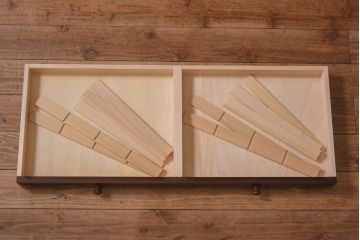 中古　北海道民芸家具　OM168特注品　カバ材の木目が美しい収納棚(食器棚、カップボード)(定価約90万円〜)