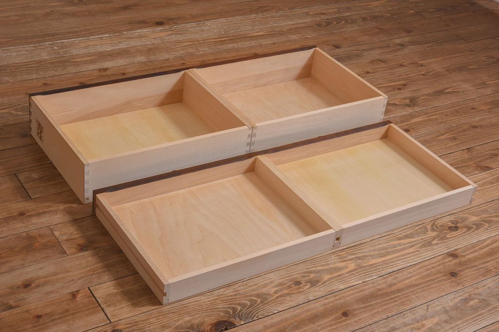 中古　北海道民芸家具　OM168特注品　カバ材の木目が美しい収納棚(食器棚、カップボード)(定価約90万円〜)