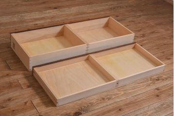 中古　北海道民芸家具　OM168特注品　カバ材の木目が美しい収納棚(食器棚、カップボード)(定価約90万円〜)