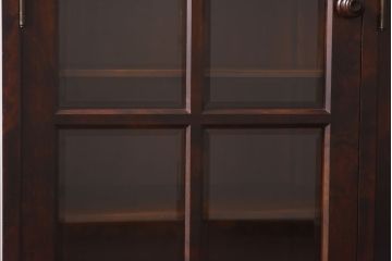 中古　北海道民芸家具　OM168特注品　カバ材の木目が美しい収納棚(食器棚、カップボード)(定価約90万円〜)