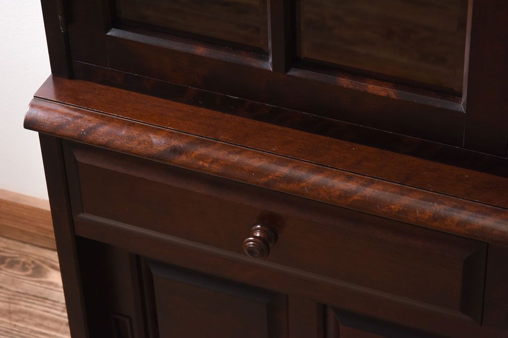 中古　北海道民芸家具　OM168特注品　カバ材の木目が美しい収納棚(食器棚、カップボード)(定価約90万円〜)