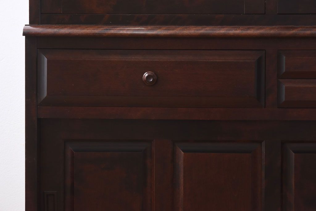 中古　北海道民芸家具　OM168特注品　カバ材の木目が美しい収納棚(食器棚、カップボード)(定価約90万円〜)