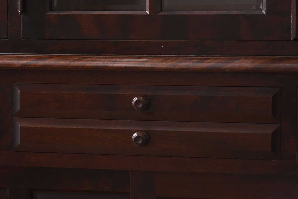 中古　北海道民芸家具　OM168特注品　カバ材の木目が美しい収納棚(食器棚、カップボード)(定価約90万円〜)