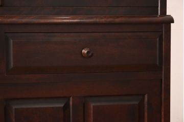 中古　北海道民芸家具　OM168特注品　カバ材の木目が美しい収納棚(食器棚、カップボード)(定価約90万円〜)