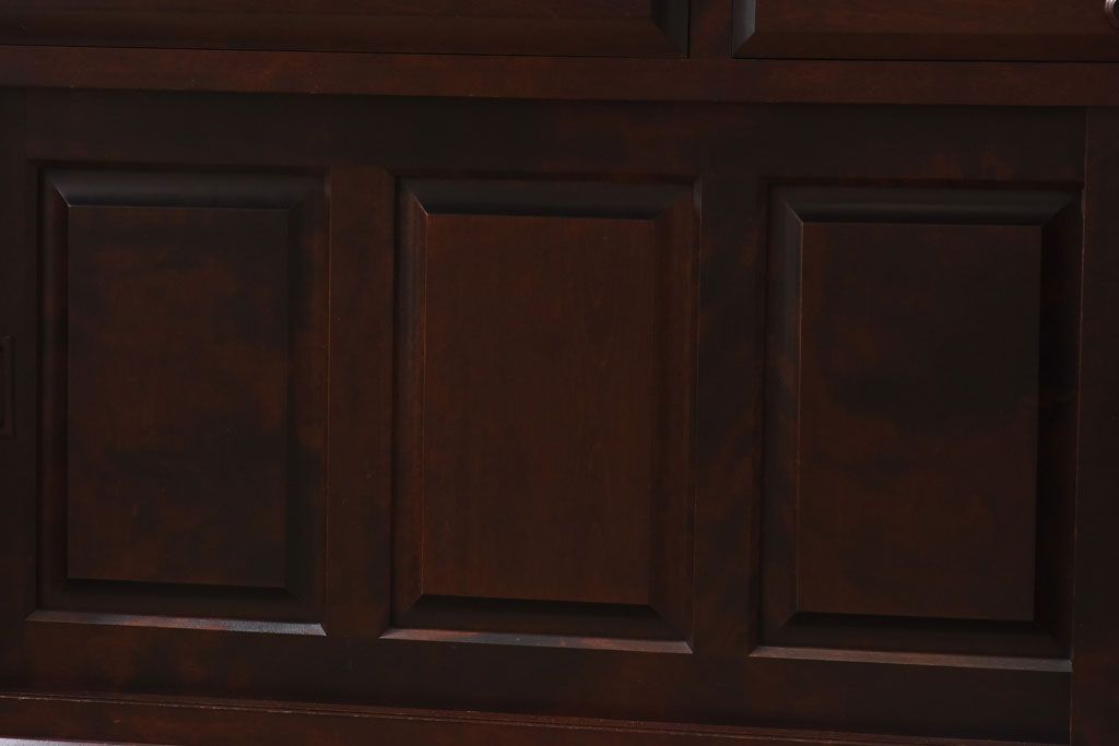 中古　北海道民芸家具　OM168特注品　カバ材の木目が美しい収納棚(食器棚、カップボード)(定価約90万円〜)