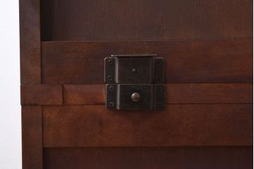 中古　北海道民芸家具　OM168特注品　カバ材の木目が美しい収納棚(食器棚、カップボード)(定価約90万円〜)