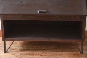 リメイク家具　前面松材　古材の風合いが味わい深いパタパタ扉の鉄脚付きキャビネット(7段タイプ)(戸棚、下駄箱、収納棚)(1)