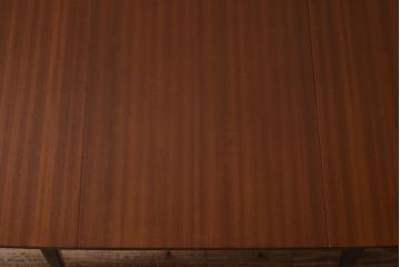 ヴィンテージ家具　北欧ビンテージ　チーク材　ブラックの脚がクールなエクステンションテーブル(ドローリーフテーブル、ダイニングテーブル)