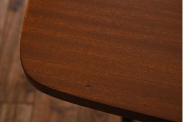 ヴィンテージ家具　北欧ビンテージ　チーク材　ブラックの脚がクールなエクステンションテーブル(ドローリーフテーブル、ダイニングテーブル)