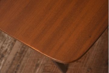 ヴィンテージ家具　北欧ビンテージ　チーク材　ブラックの脚がクールなエクステンションテーブル(ドローリーフテーブル、ダイニングテーブル)