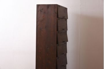 リメイク家具　前面松材　古材の風合いが味わい深いパタパタ扉の鉄脚付きキャビネット(7段タイプ)(戸棚、下駄箱、収納棚)