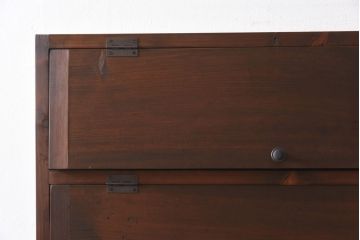 リメイク家具　前面松材　古材の風合いが味わい深いパタパタ扉の鉄脚付きキャビネット(7段タイプ)(戸棚、下駄箱、収納棚)
