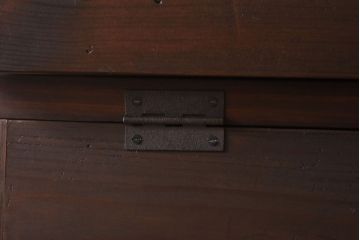 リメイク家具　前面松材　古材の風合いが味わい深いパタパタ扉の鉄脚付きキャビネット(7段タイプ)(戸棚、下駄箱、収納棚)