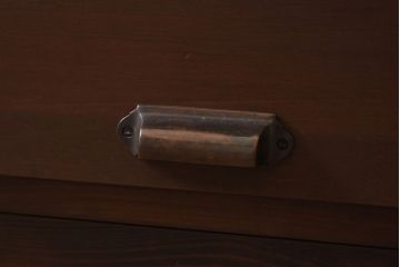 リメイク家具　前面松材　古材の風合いが味わい深いパタパタ扉の脚付きキャビネット(7段タイプ)(戸棚、下駄箱、収納棚)(1)