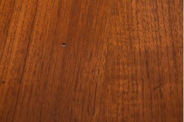 ヴィンテージ家具　北欧ビンテージ　チーク材　ユニークなデザインが目を引くペイントサイドボード(リビングボード)