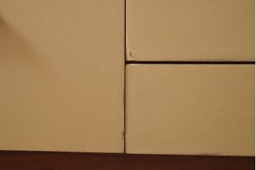 ヴィンテージ家具　北欧ビンテージ　チーク材　ユニークなデザインが目を引くペイントサイドボード(リビングボード)