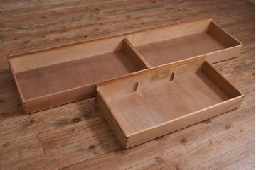 ヴィンテージ家具　北欧ビンテージ　デンマーク　チーク材　すっきりとしたデザインが魅力のサイドボード(リビングボード)