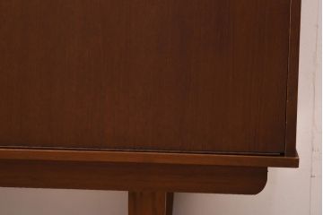 ヴィンテージ家具　北欧ビンテージ　デンマーク　チーク材　すっきりとしたデザインが魅力のサイドボード(リビングボード)
