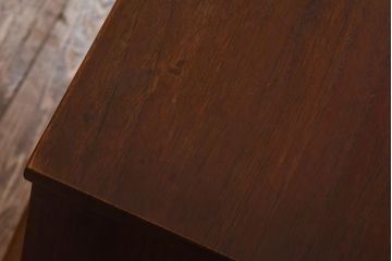 ビンテージ　北欧家具　チーク材　上品な佇まいが魅力のガラス引き戸キャビネット(収納棚、飾り棚、ディスプレイラック)