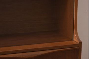 ビンテージ　北欧家具　チーク材　上品な佇まいが魅力のガラス引き戸キャビネット(収納棚、飾り棚、ディスプレイラック)